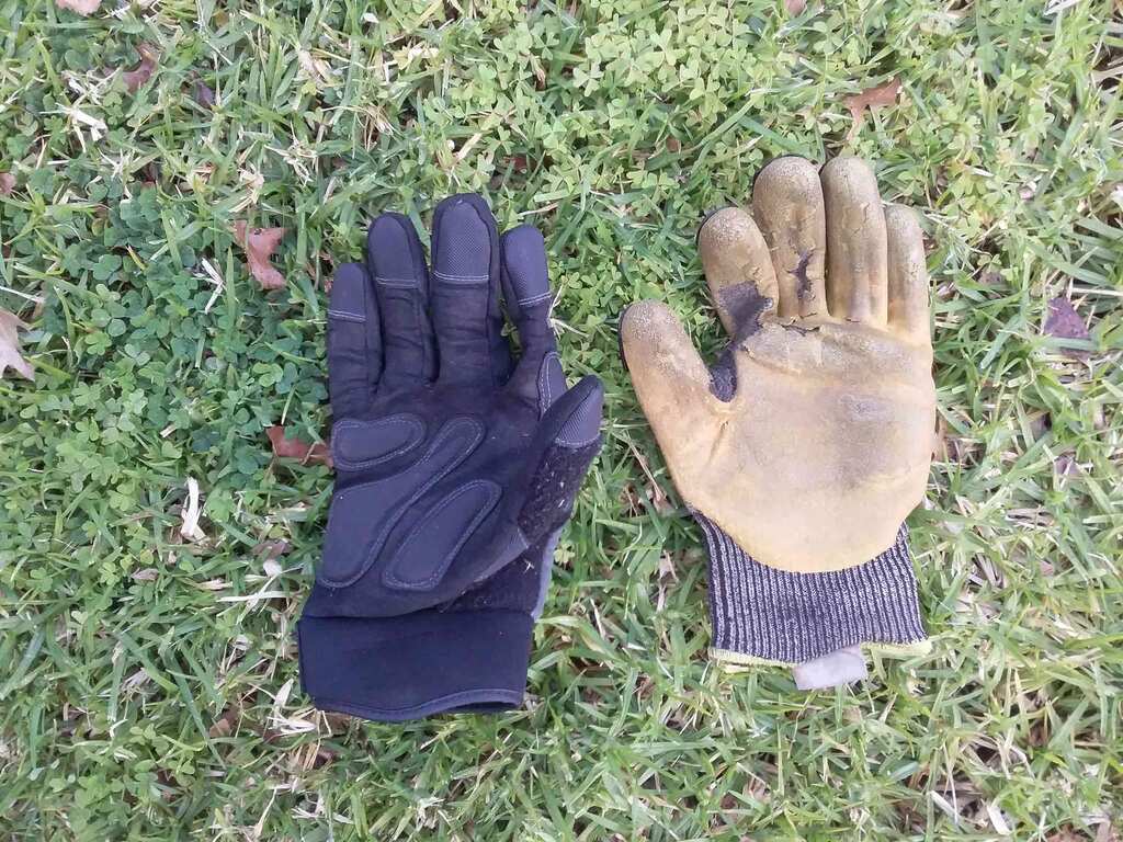 Anti vibration gloves for brushcutting