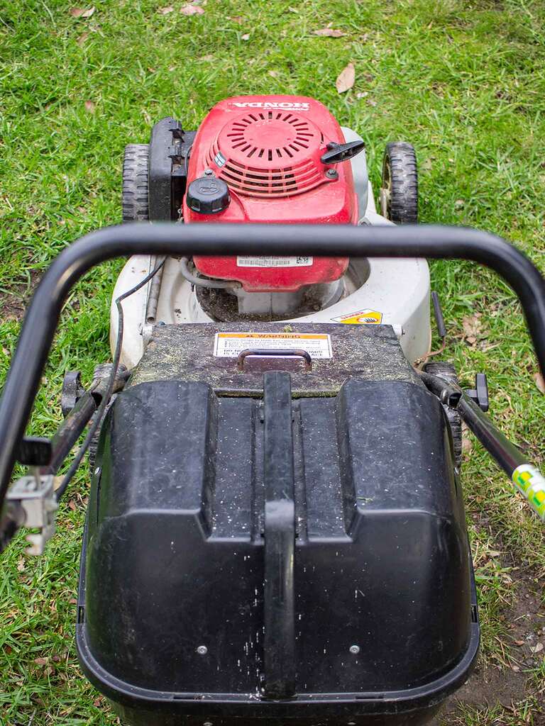 Honda catch mower from above